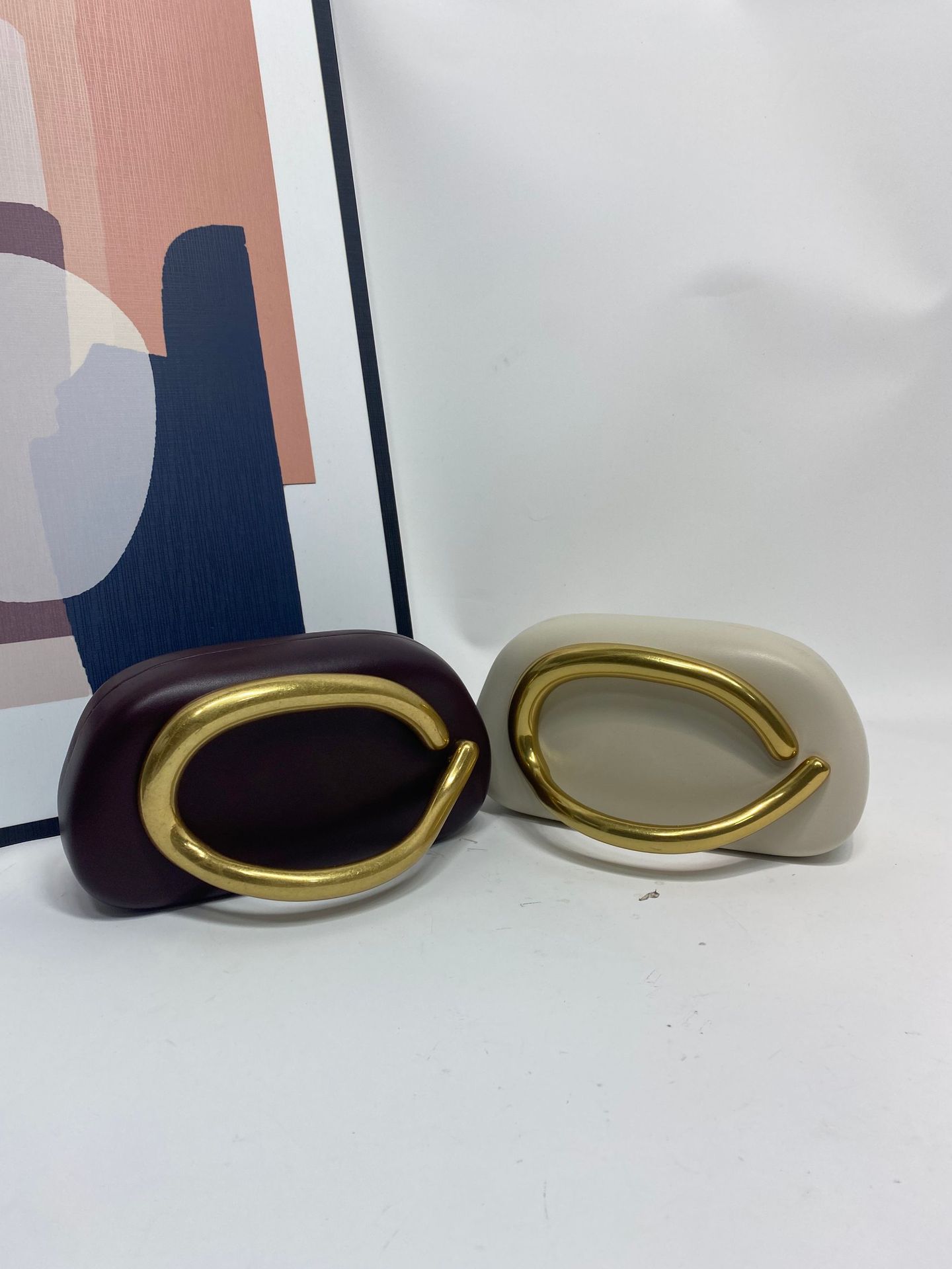 Big Gold Metal Closure Clutch  - огляд і ціна Interior Design Gold