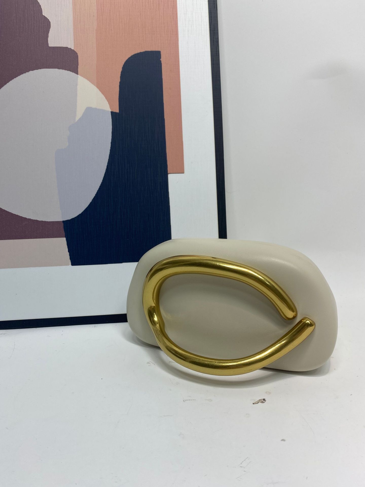 Big Gold Metal Closure Clutch  - огляд і ціна Interior Design Gold