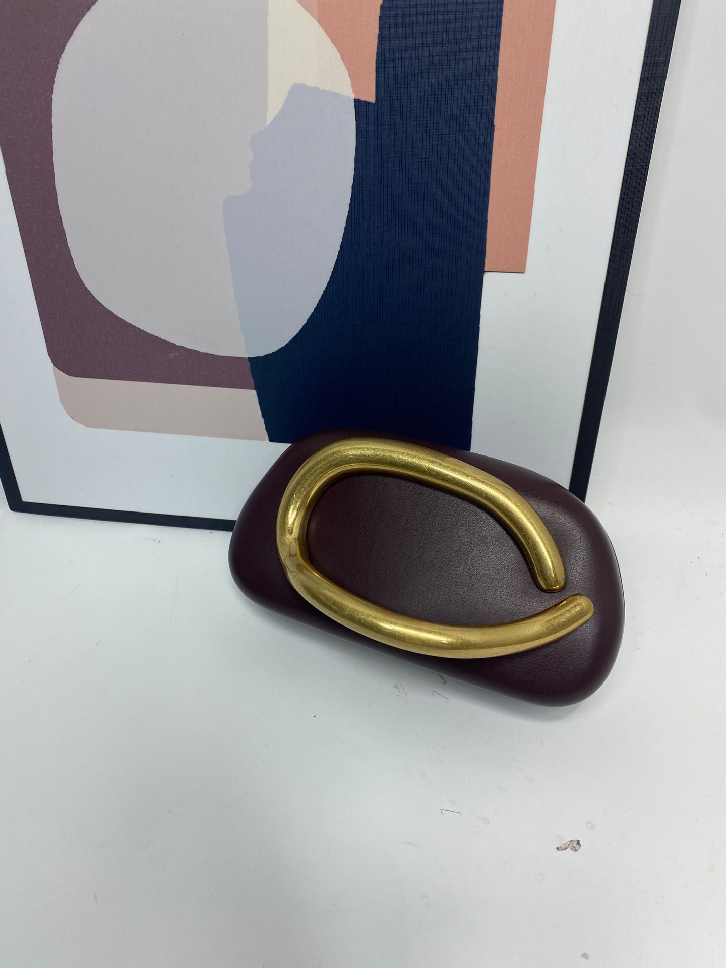 Big Gold Metal Closure Clutch  - огляд і ціна Interior Design Gold